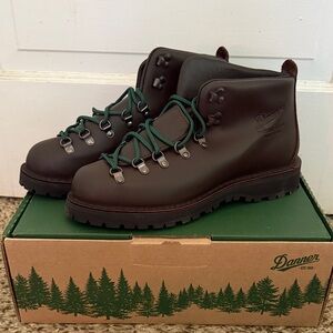 NIB Danner Mountain Lite 11.5”